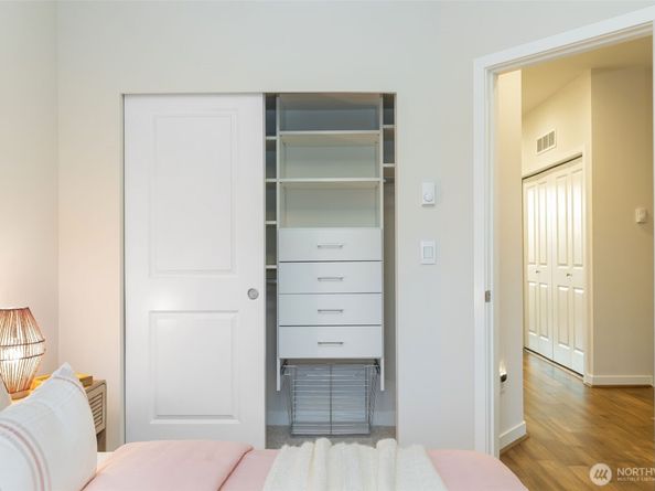 960 6th Walk NE, Issaquah WA 98029