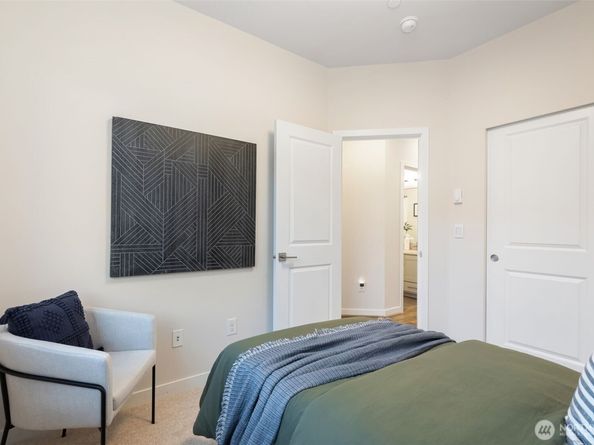 960 6th Walk NE, Issaquah WA 98029