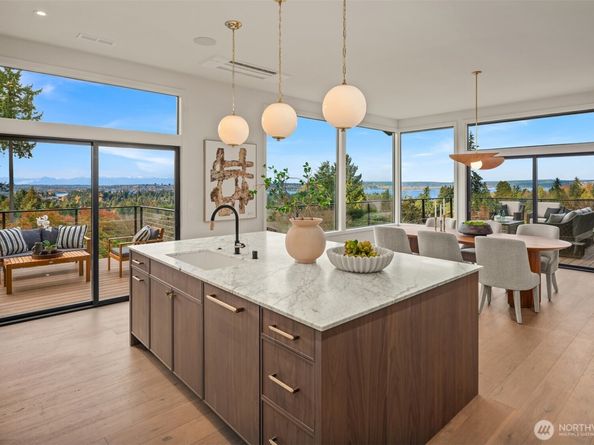 2627 96th Avenue NE, Clyde Hill WA 98004