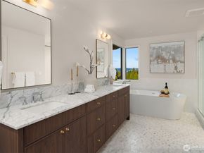 2627 96th Avenue NE, Clyde Hill WA 98004