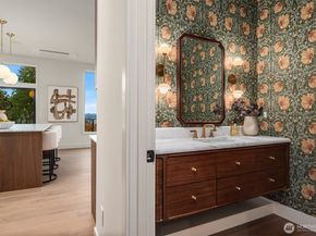 2627 96th Avenue NE, Clyde Hill WA 98004