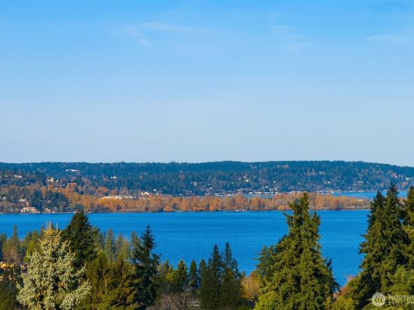 2627 96th Avenue NE, Clyde Hill WA 98004