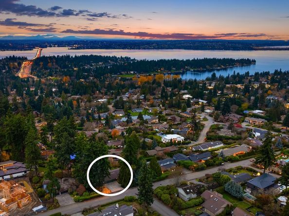 2627 96th Avenue NE, Clyde Hill WA 98004