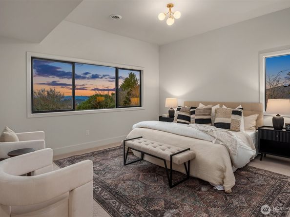 2627 96th Avenue NE, Clyde Hill WA 98004