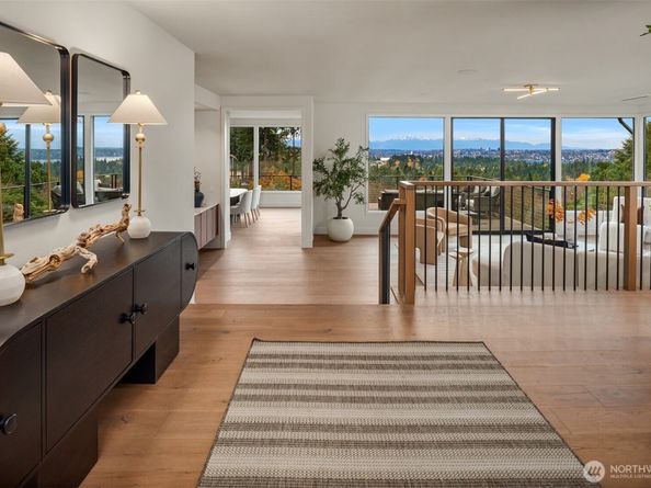 2627 96th Avenue NE, Clyde Hill WA 98004