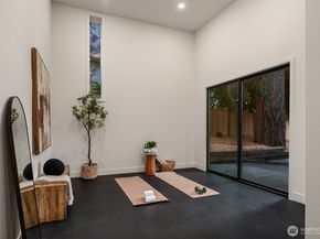 2627 96th Avenue NE, Clyde Hill WA 98004