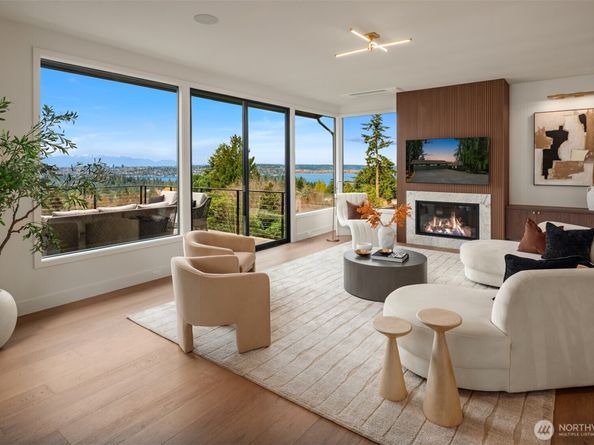 2627 96th Avenue NE, Clyde Hill WA 98004