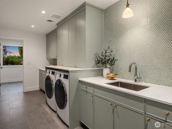 2627 96th Avenue NE, Clyde Hill WA 98004