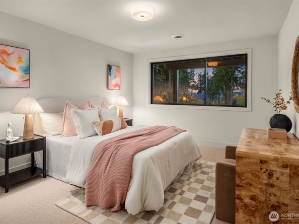 2627 96th Avenue NE, Clyde Hill WA 98004