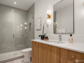 2627 96th Avenue NE, Clyde Hill WA 98004