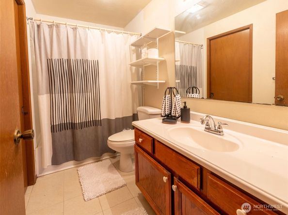 928 N 98th Street, Seattle WA 98103