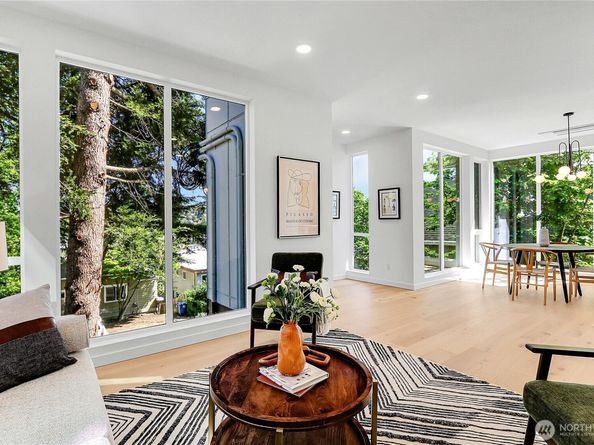 627 B W Emerson Street, Seattle WA 98119