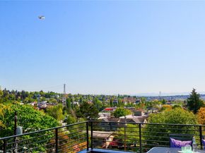 627 B W Emerson Street, Seattle WA 98119