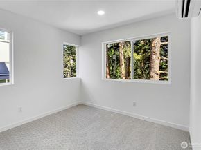 627 B W Emerson Street, Seattle WA 98119