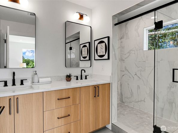 627 B W Emerson Street, Seattle WA 98119