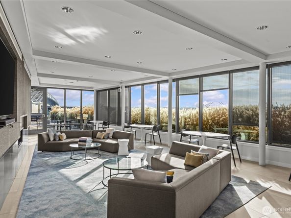 590 1st Avenue S 715, Seattle WA 98104