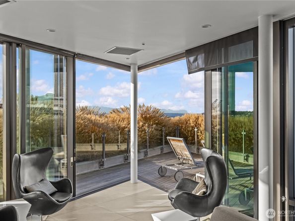 590 1st Avenue S 715, Seattle WA 98104