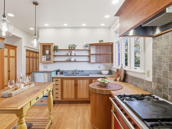 908 15th Avenue E, Seattle WA 98112