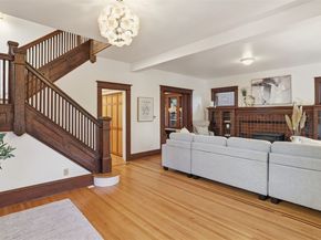 908 15th Avenue E, Seattle WA 98112