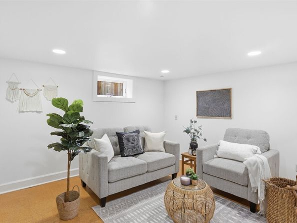 908 15th Avenue E, Seattle WA 98112