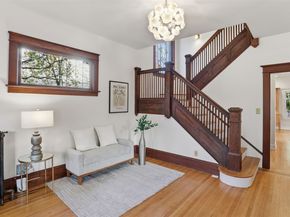 908 15th Avenue E, Seattle WA 98112