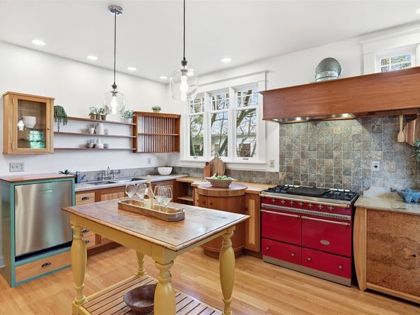 908 15th Avenue E, Seattle WA 98112