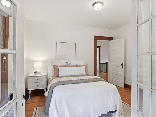 908 15th Avenue E, Seattle WA 98112