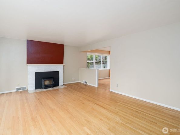 9119 17th Avenue NE, Seattle WA 98115