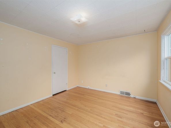 9119 17th Avenue NE, Seattle WA 98115