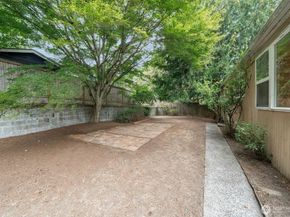 9119 17th Avenue NE, Seattle WA 98115