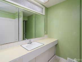 9119 17th Avenue NE, Seattle WA 98115