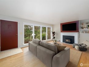 9119 17th Avenue NE, Seattle WA 98115