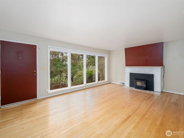 9119 17th Avenue NE, Seattle WA 98115