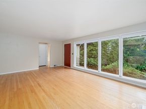 9119 17th Avenue NE, Seattle WA 98115