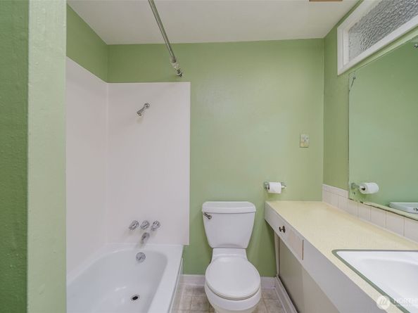 9119 17th Avenue NE, Seattle WA 98115