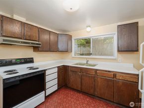 9119 17th Avenue NE, Seattle WA 98115