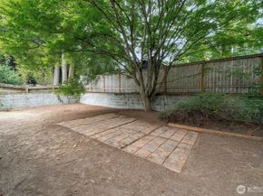 9119 17th Avenue NE, Seattle WA 98115