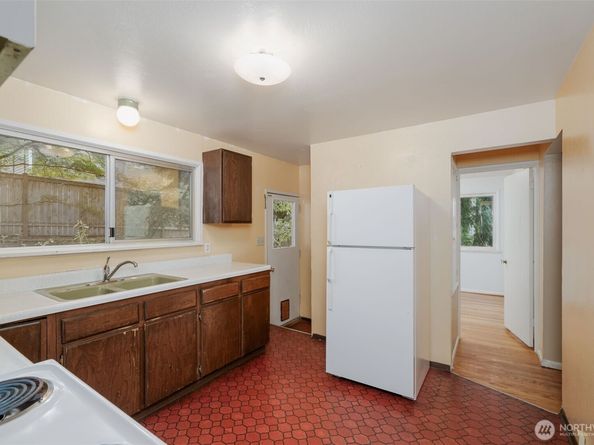 9119 17th Avenue NE, Seattle WA 98115