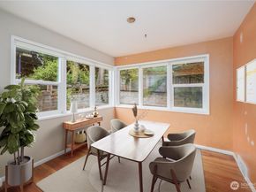 9119 17th Avenue NE, Seattle WA 98115