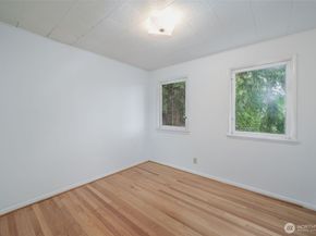 9119 17th Avenue NE, Seattle WA 98115