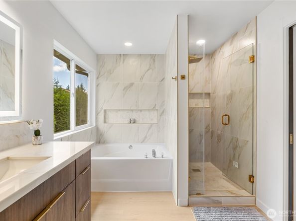 19718 76th Avenue W C, Lynnwood WA 98036