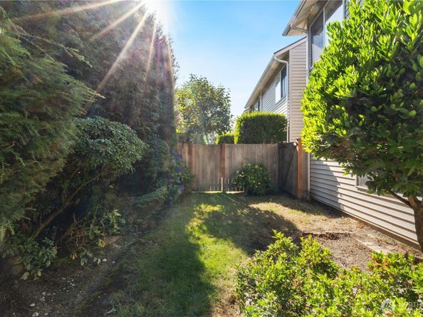 19718 76th Avenue W C, Lynnwood WA 98036