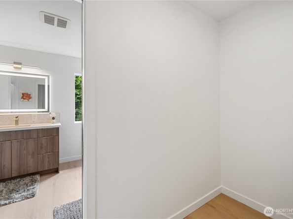 19718 76th Avenue W C, Lynnwood WA 98036