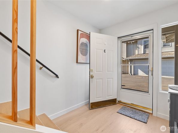 19718 76th Avenue W C, Lynnwood WA 98036