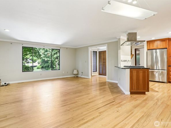 19708 35 Avenue NE, Lake Forest Park WA 98155