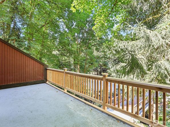 19708 35 Avenue NE, Lake Forest Park WA 98155