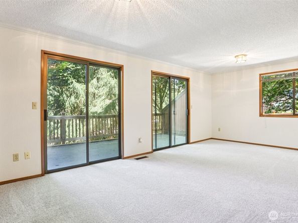 19708 35 Avenue NE, Lake Forest Park WA 98155