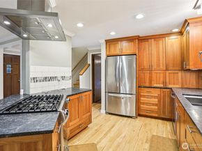 19708 35 Avenue NE, Lake Forest Park WA 98155