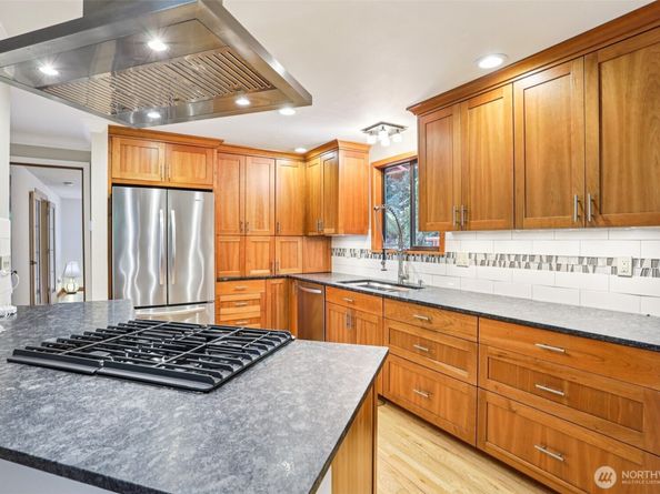 19708 35 Avenue NE, Lake Forest Park WA 98155
