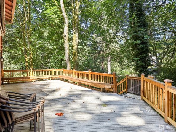 19708 35 Avenue NE, Lake Forest Park WA 98155